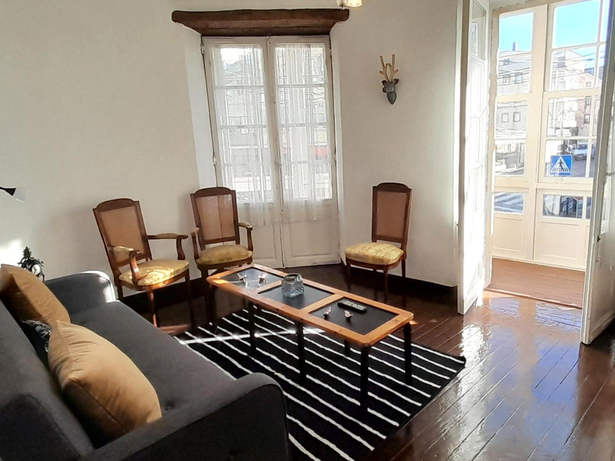 דירות גיטריז Piso Centrico Amplio, Luminoso, En Casa De Piedra מראה חיצוני תמונה